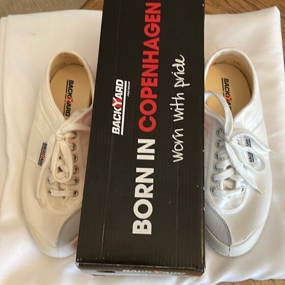 BACKYARD FOOTWEAR WHITE SNEAKERS WITH GREY DETAIL. NEW IN BOX - Picture 2 of 8
